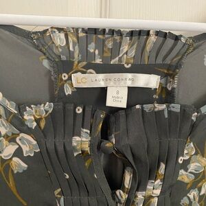 Beautiful gray floral Lauren Conrad size 8 dress